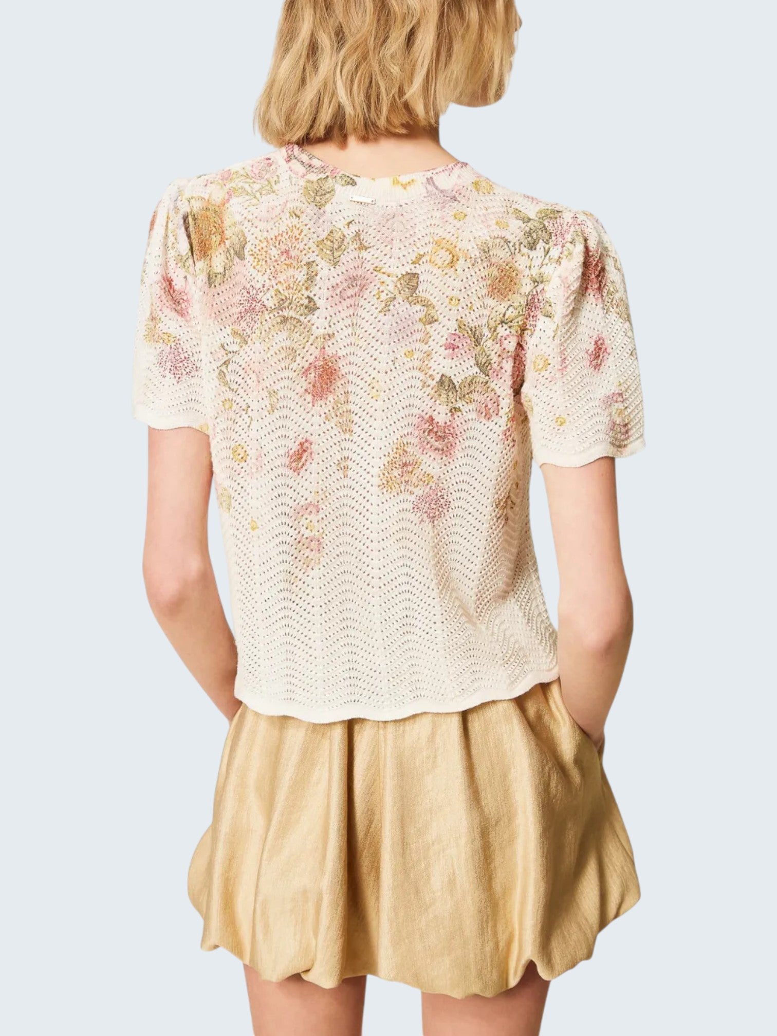 oui-ua.store cream knit jumper with short sleeves and a floral print, featuring a delicate openwork pattern.