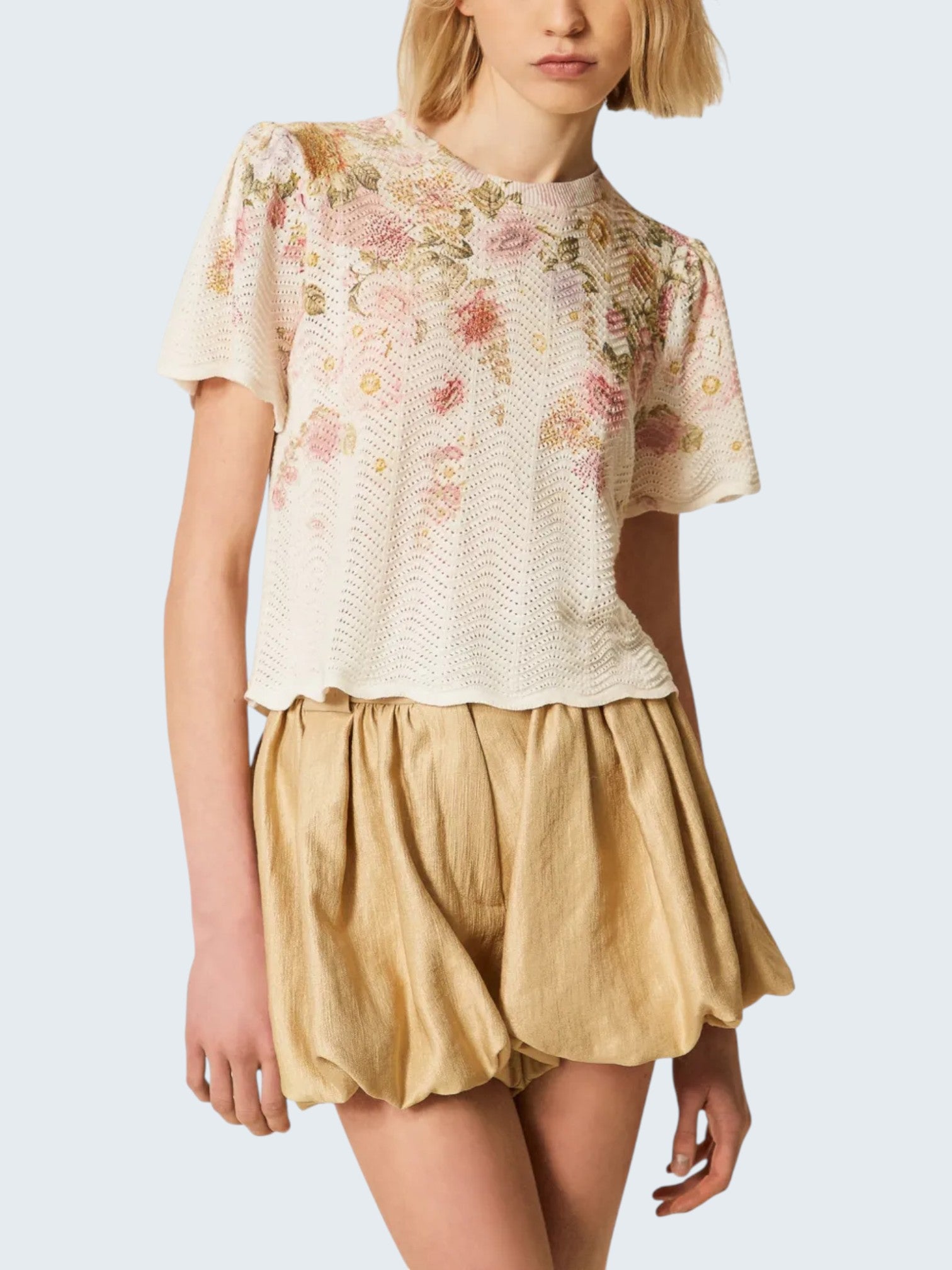 oui-ua.store cream knit jumper with floral embroidery and short sleeves, featuring a delicate openwork pattern.