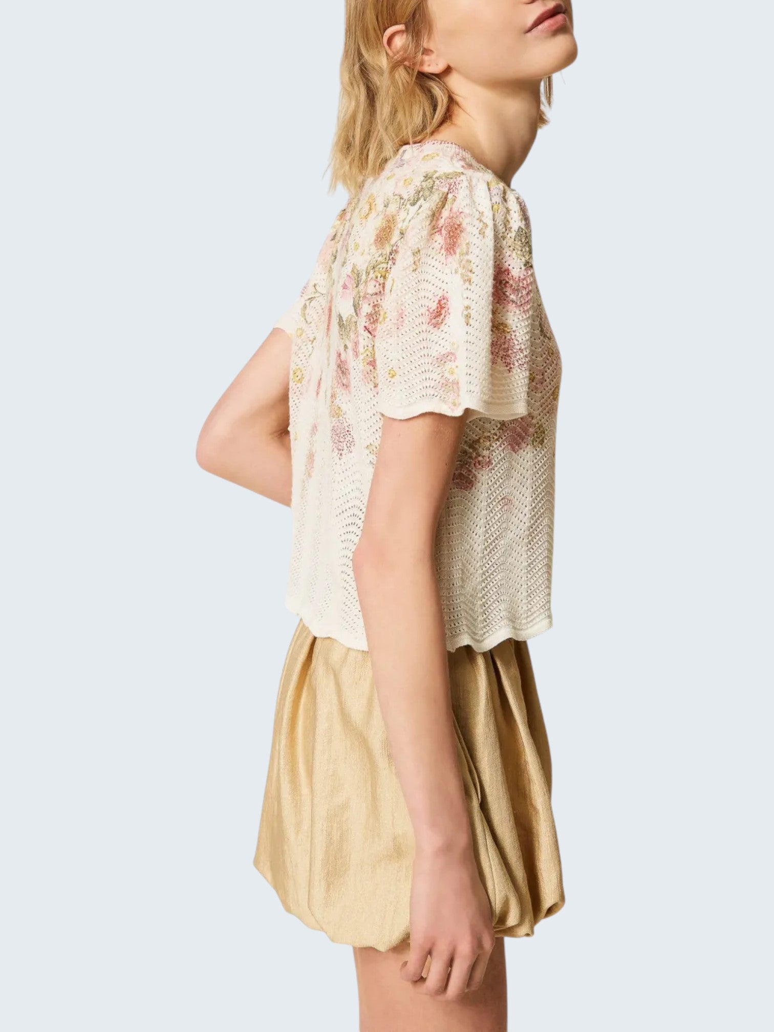 Oui-ua.store cream knit short-sleeve jumper with floral print and wavy openwork detail.